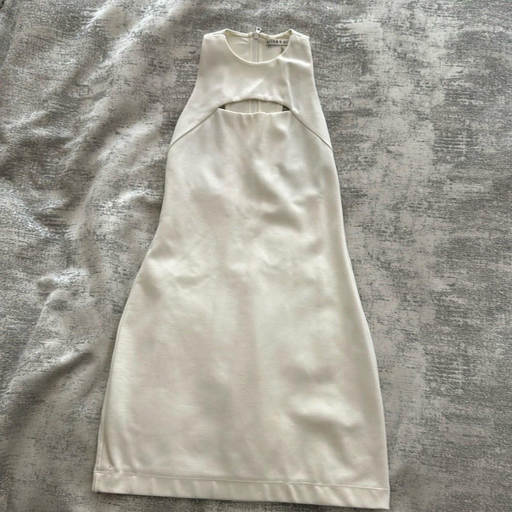Alice + Olivia white fitted mini dress size 2 zipper closer in the back